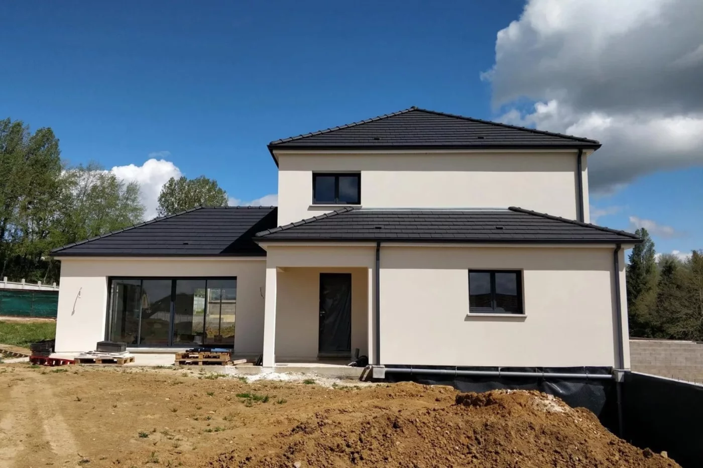 Faire construire sa maison individuelle : les avantages d’engager un constructeur local