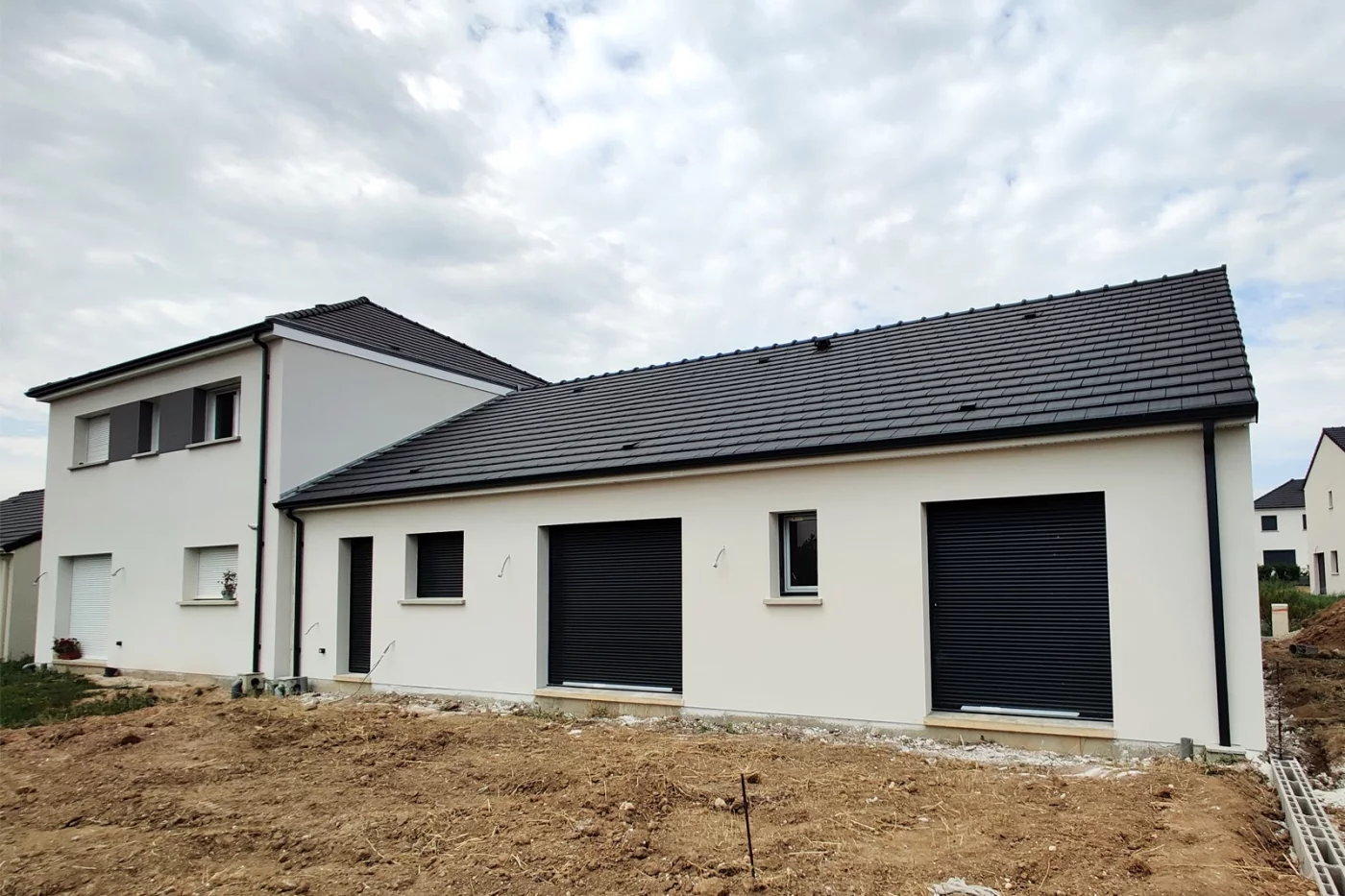 Maison sur-mesure ou maison sur catalogue : quelle solution vous correspond le mieux ?