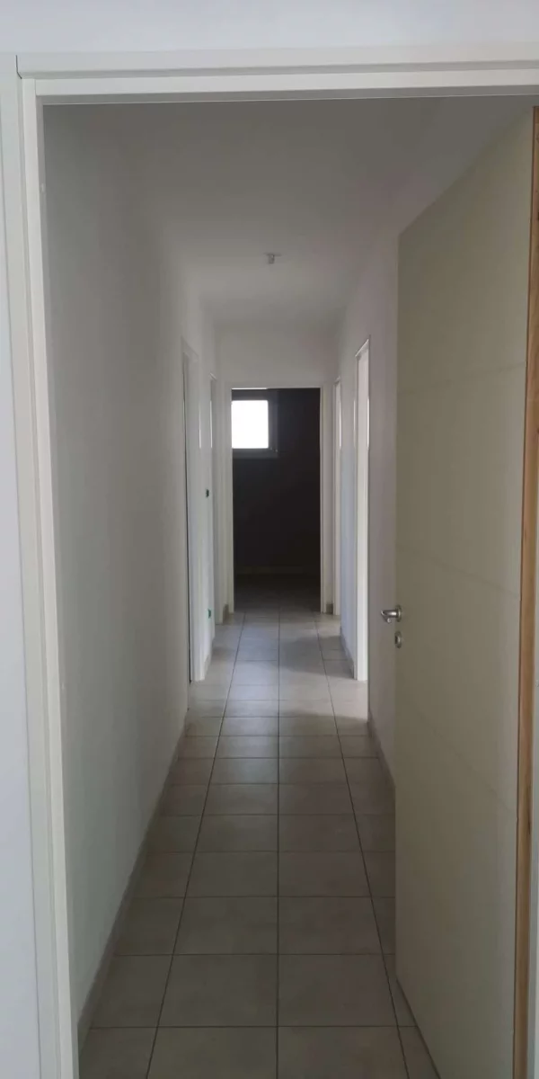 Maison de plain-pied de 142,71 m², 4 chambres, photo 2 sur 3
