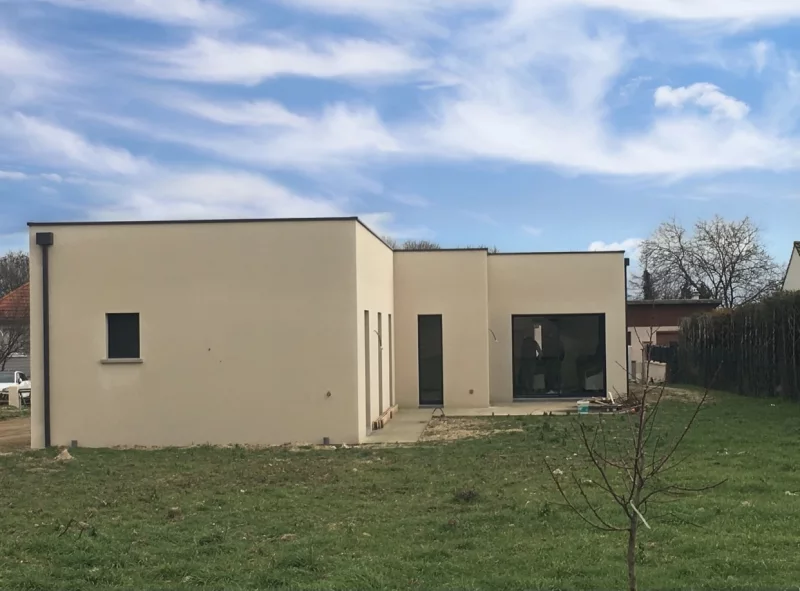 Maison de plain-pied de 140 m², 4 chambres, photo 1 sur 9