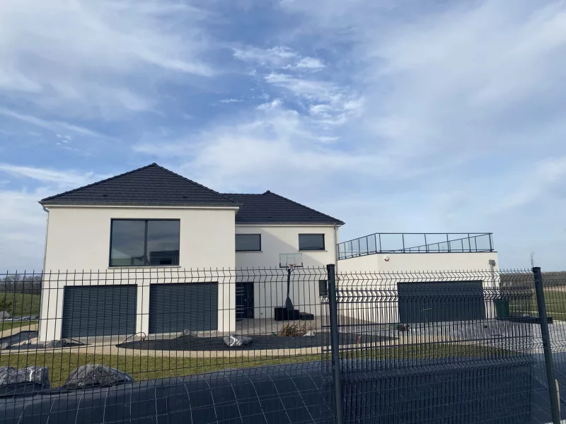 Maison à étage de 291 m², 6 chambres, photo 1 sur 1
