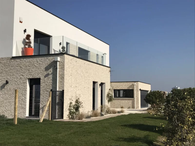 Maison individuelle de 357,59 m², 4 chambres, photo 1 sur 4