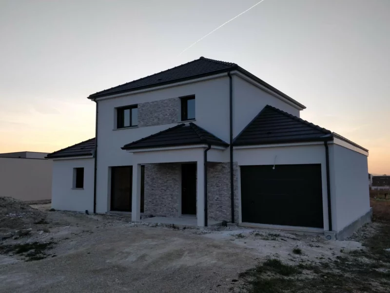 Maison à étage, 4 chambres, photo 1 sur 5