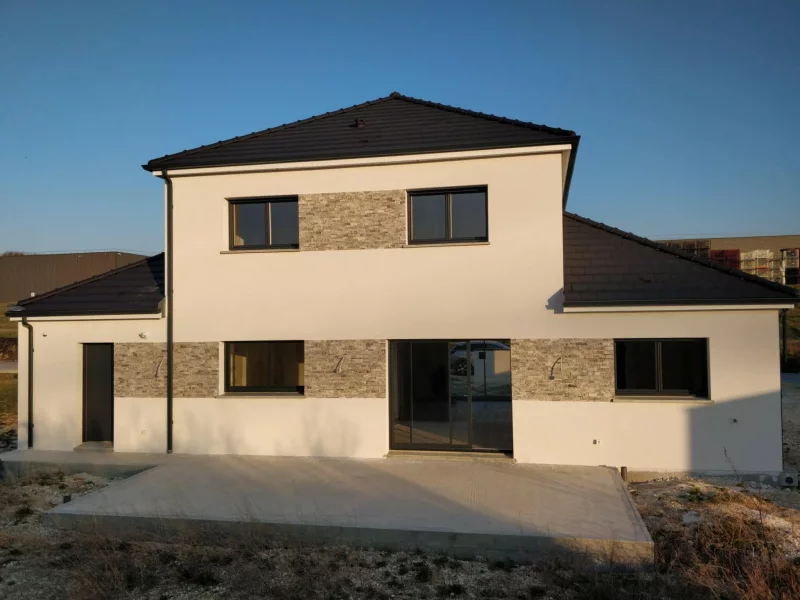 Maison à étage, 4 chambres, photo 2 sur 5