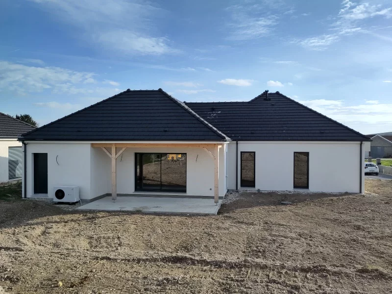 Maison de plain-pied de 120 m², 4 chambres, photo 1 sur 6