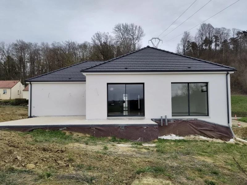 Maison de plain-pied de 144,32 m², 3 chambres, photo 1 sur 6
