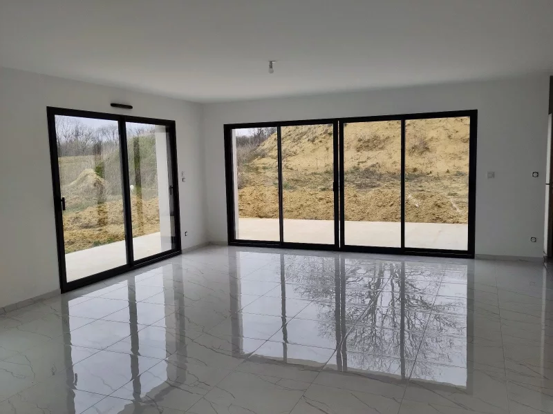 Maison de plain-pied de 144,32 m², 3 chambres, photo 2 sur 6