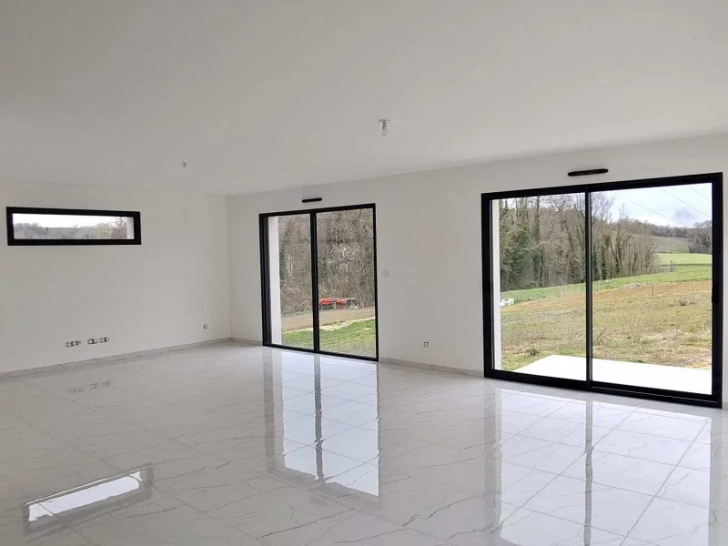Maison de plain-pied de 144,32 m², 3 chambres, photo 3 sur 6